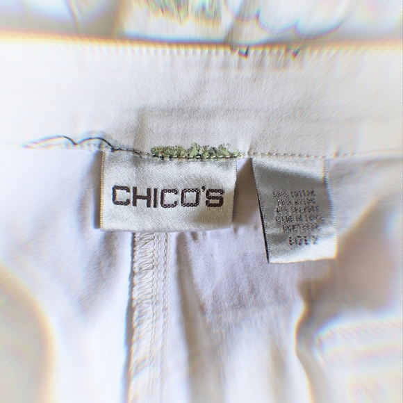 Chico's Vintage Cream Scenic Print Lightweight Capri Pants Size 2 (L) - Picture 5 of 5